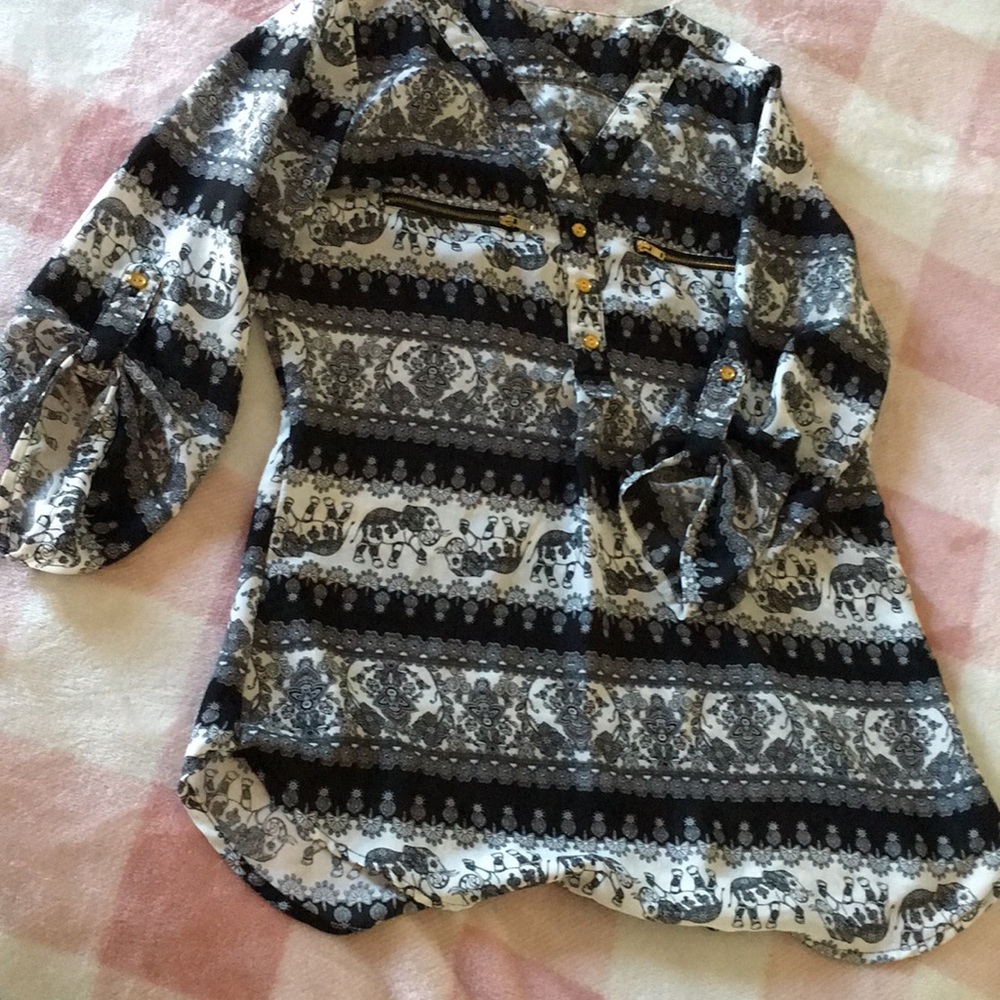 Rue21 Black and White Elephant flowy blouse